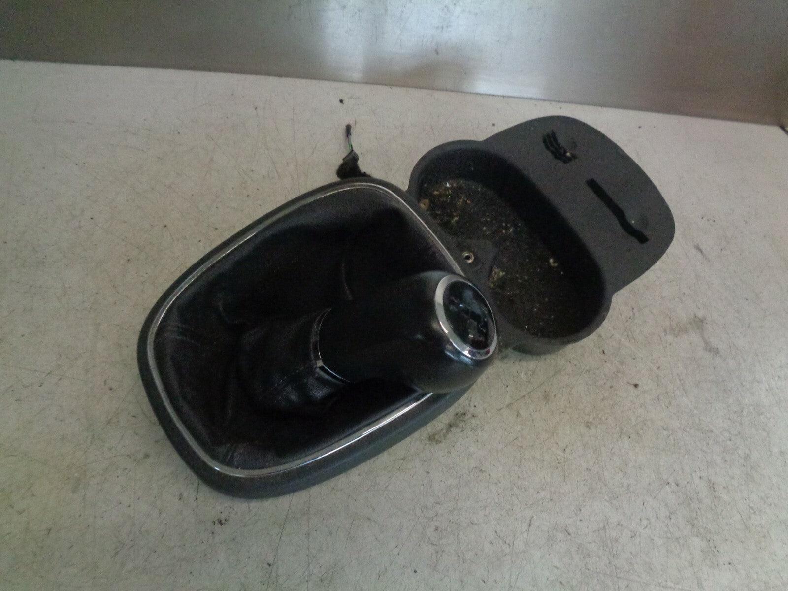VAUXHALL CORSA D 2007 5 SPEED GEARSTICK KNOB CUP HOLDER 13205815