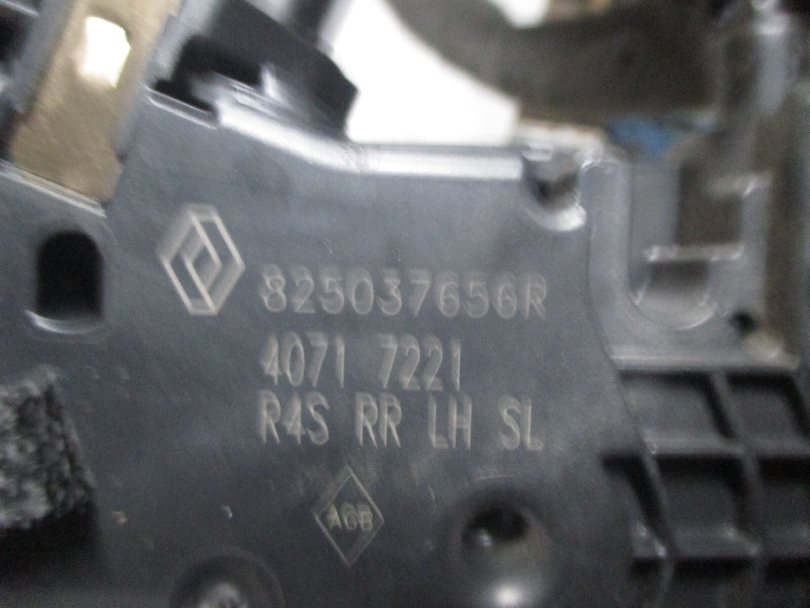 RENAULT TWINGO MK3 2017 NSR PASSENGER SIDE REAR DOOR LOCK MECHANISM 825037656R
