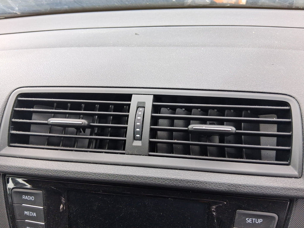 2020 SKODA FABIA MK3 NJ HATCHBACK FRONT DASHBOARD BOTH CENTRE AIR VENTS
