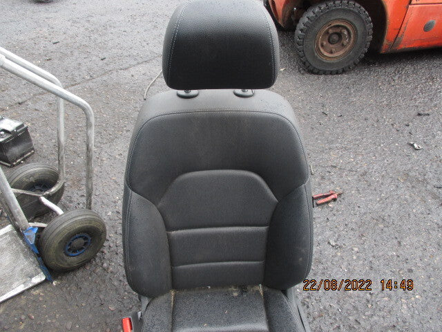 MERCEDES BENZ GLA X156 FRONT PASSENGER SIDE COMPLETE LEATHER SEAT BLACK