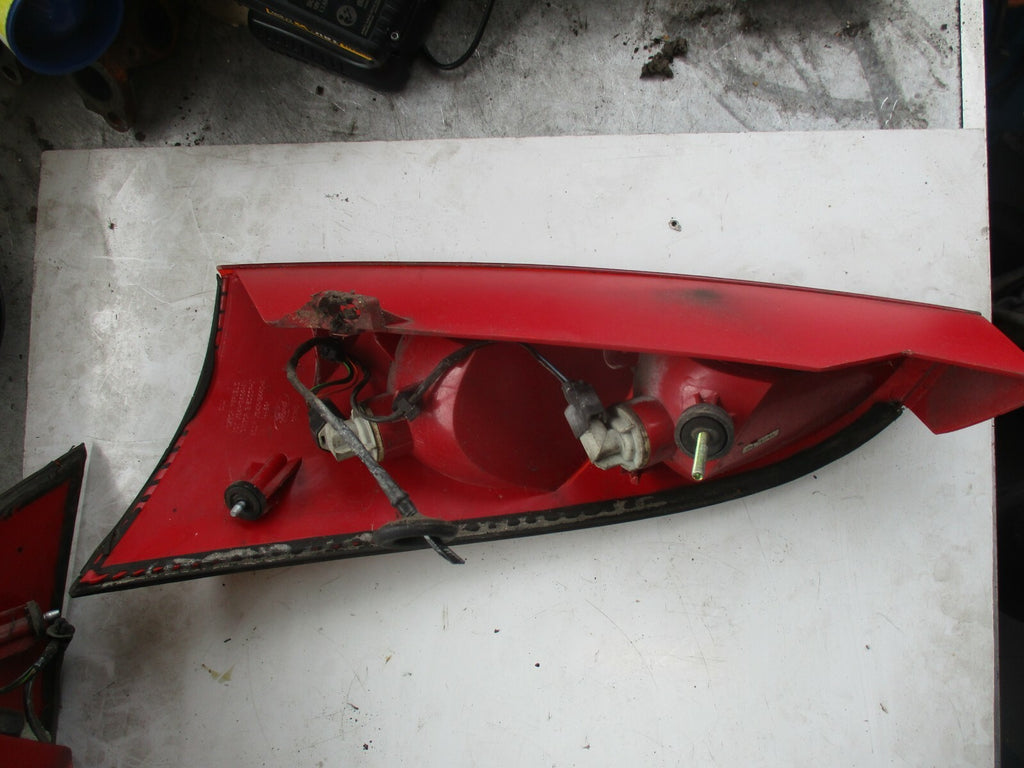 FORD FOCUS MK1 HATCHBACK OSR DRIVER SIDE OFF LIGHT REAR RIGHT