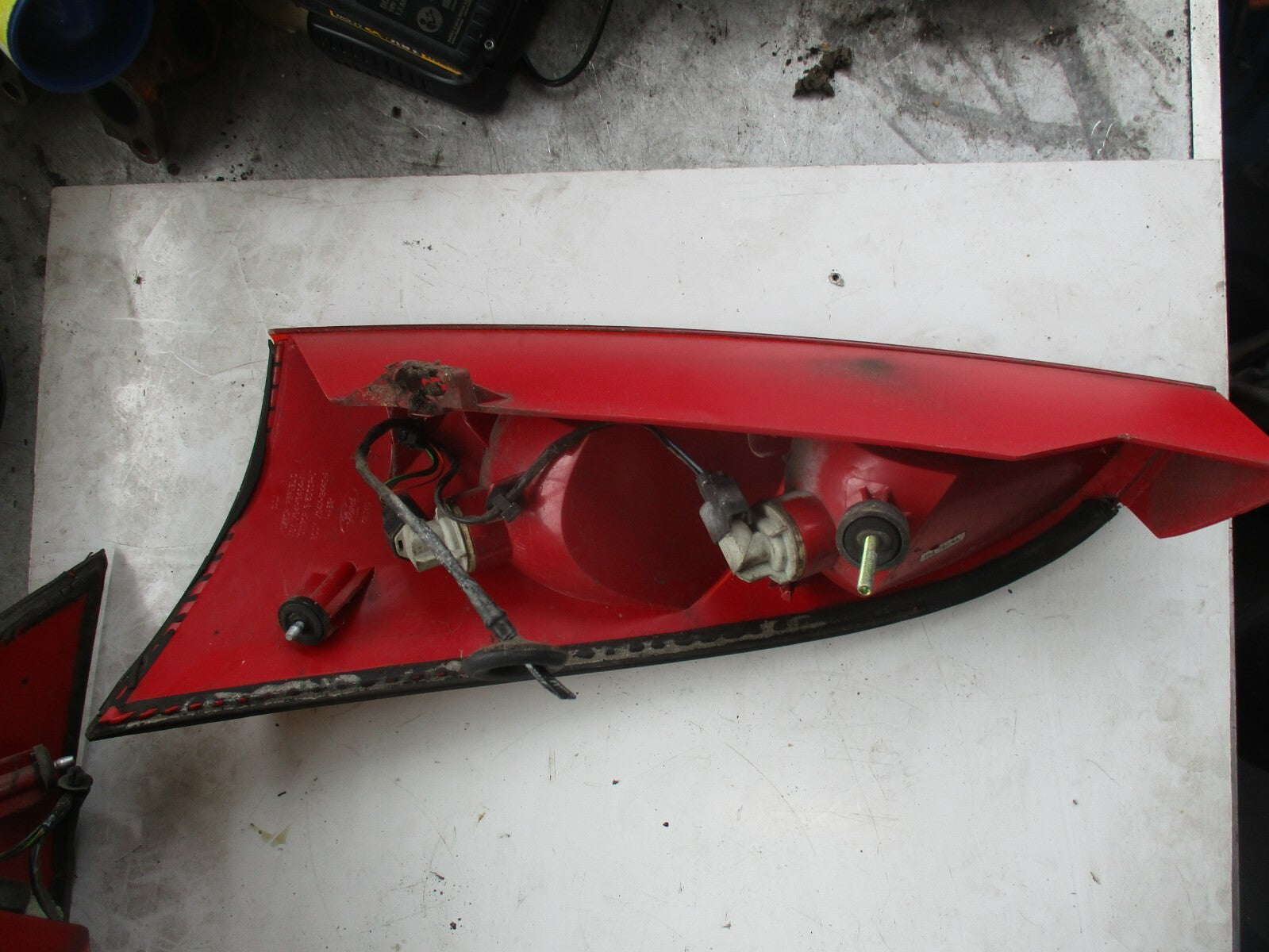 FORD FOCUS MK1 HATCHBACK OSR DRIVER SIDE OFF LIGHT REAR RIGHT