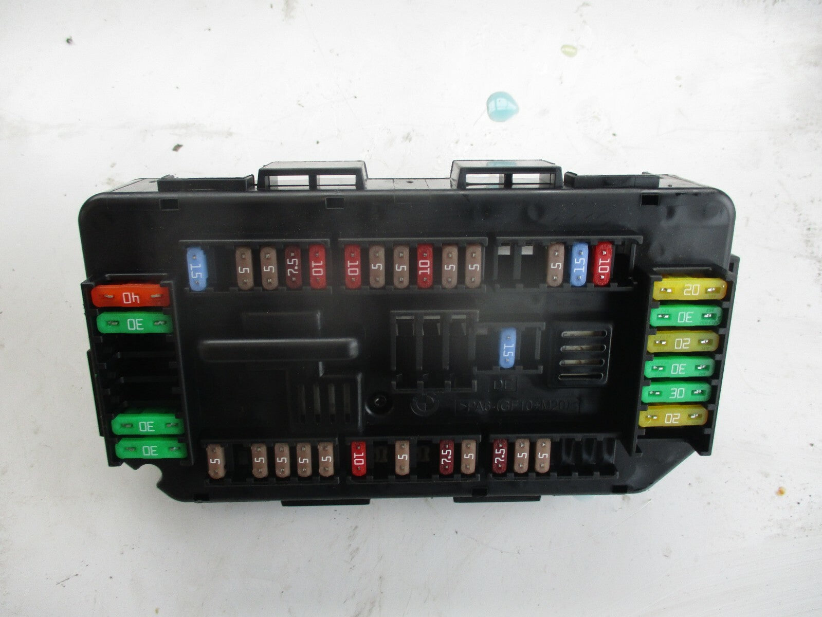BMW 1 SERIES F20 F21 FRONT FUSE BOX 9389068