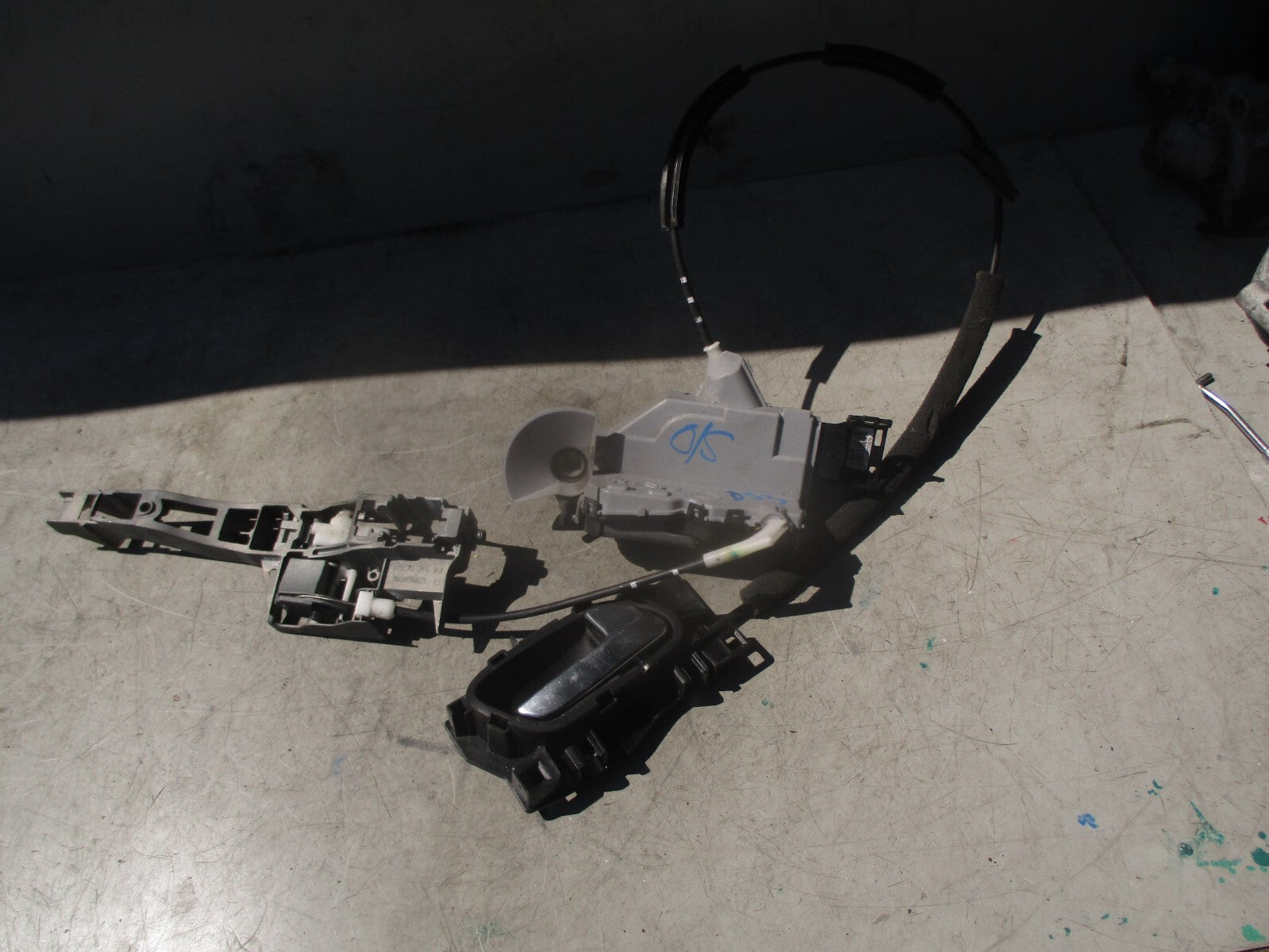 2016 CITROEN DS3 OSF DRIVER FRONT DOOR LOCK MECHANISM WITH DOOR HANDLE A04973