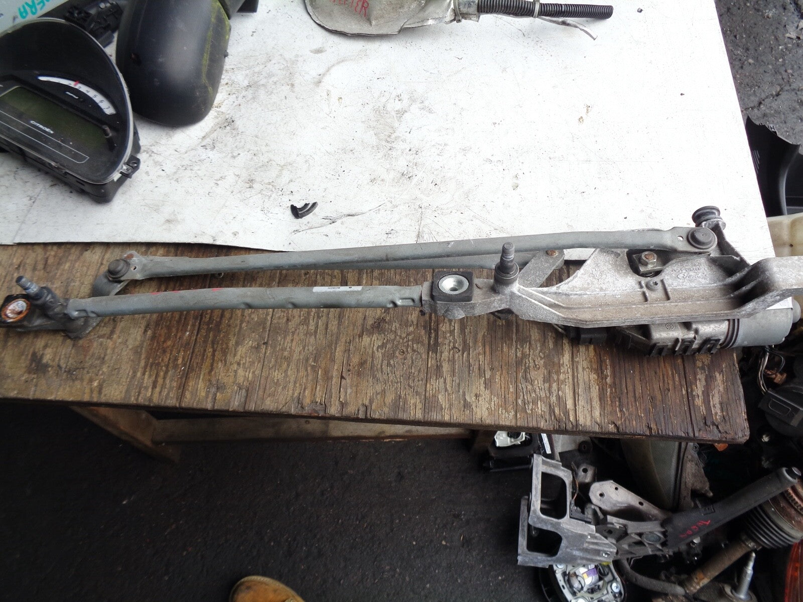 FORD FOCUS MK2 HATCHBACK 1.6 FRONT WIPER MOTOR AND LINKAGE 3397020777