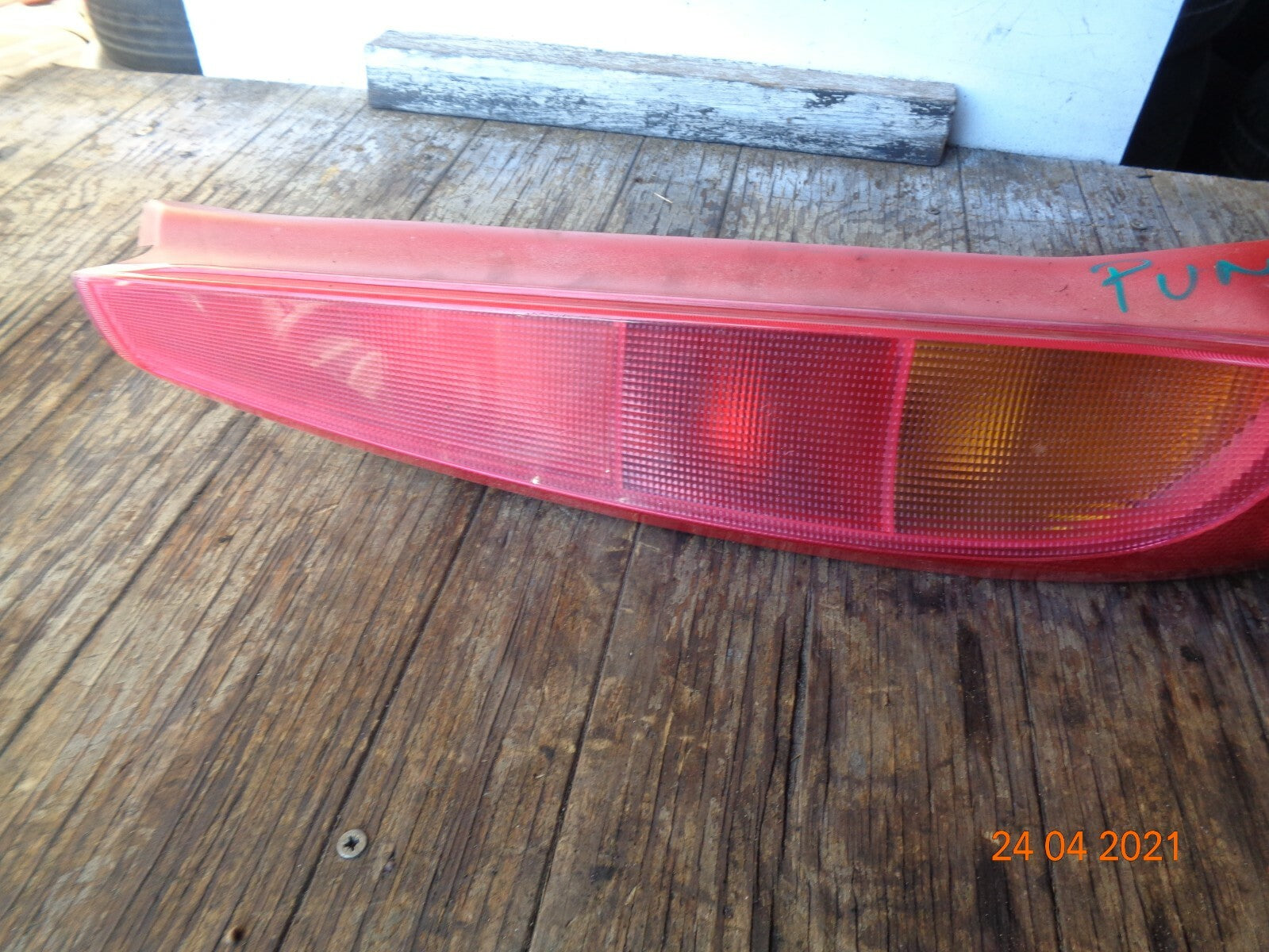 FIAT PUNTO 3 DOOR 2001 NSR PASSENGER SIDE REAR BRAKE TAIL LIGHT CLUSTER ASSEMBLY