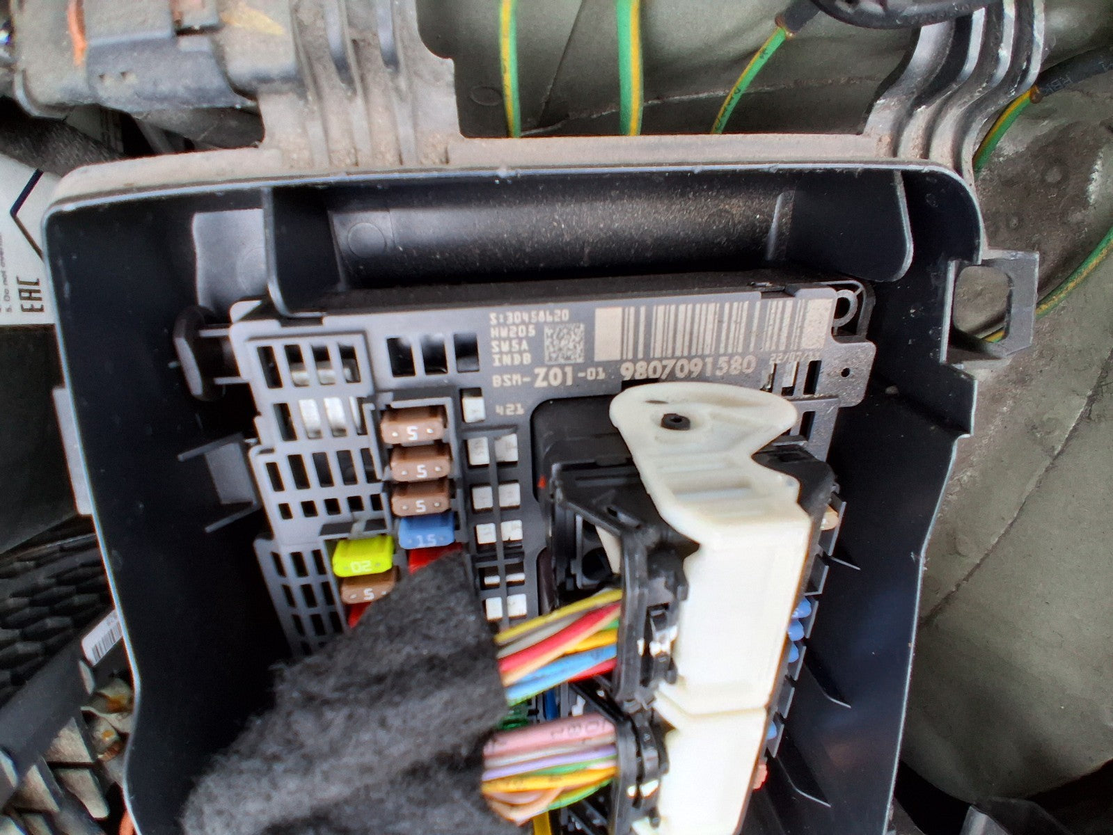 2014 PEUGEOT 308 MK2 1.2 PETROL UNDER BONNET FUSE BOX 9807091580