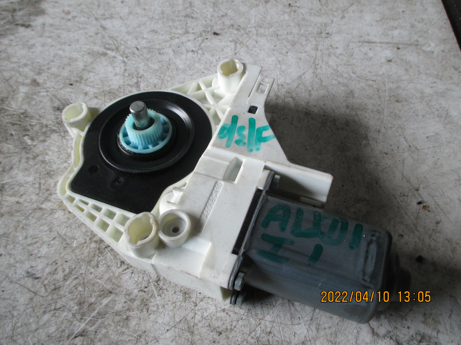 AUDI A1 2015 5 DOOR 8X OSF DRIVER SIDE FRONT DOOR WINDOW MOTOR 8K0959802C