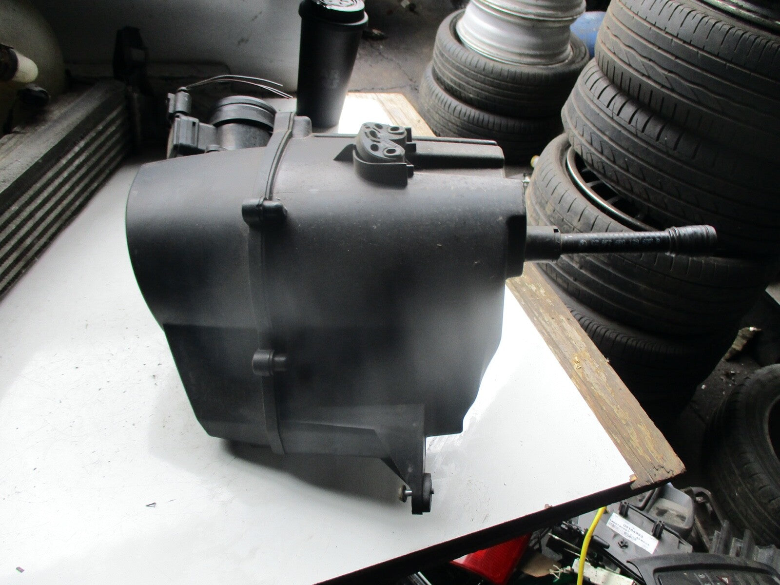 AUDI A3 8V (MK3) 1.6 TDI MASS AIR FLOW METER AND BOX 03L906461