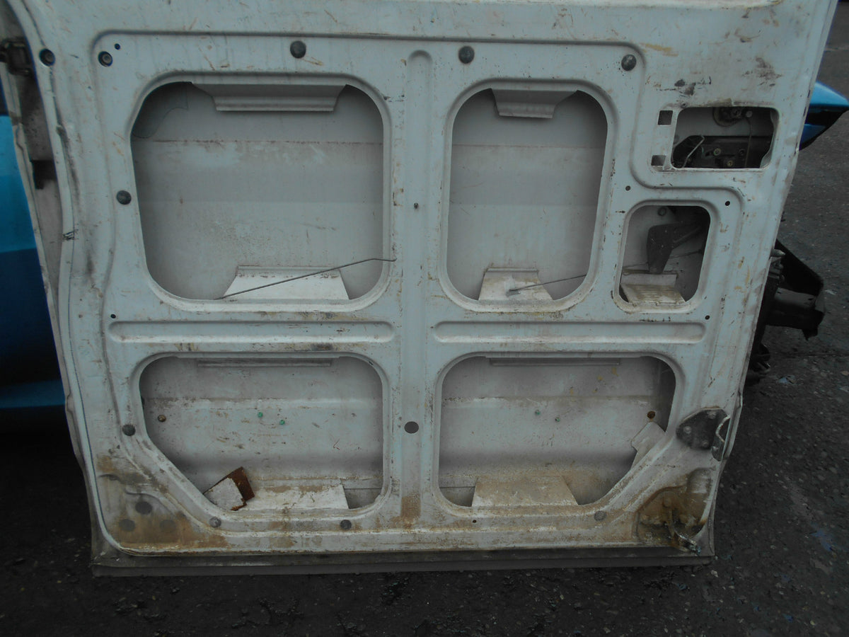IVECO DAILY 29L10V 2003 SWB NS PASSENGER SIDE BARE SLIDING DOOR WHITE
