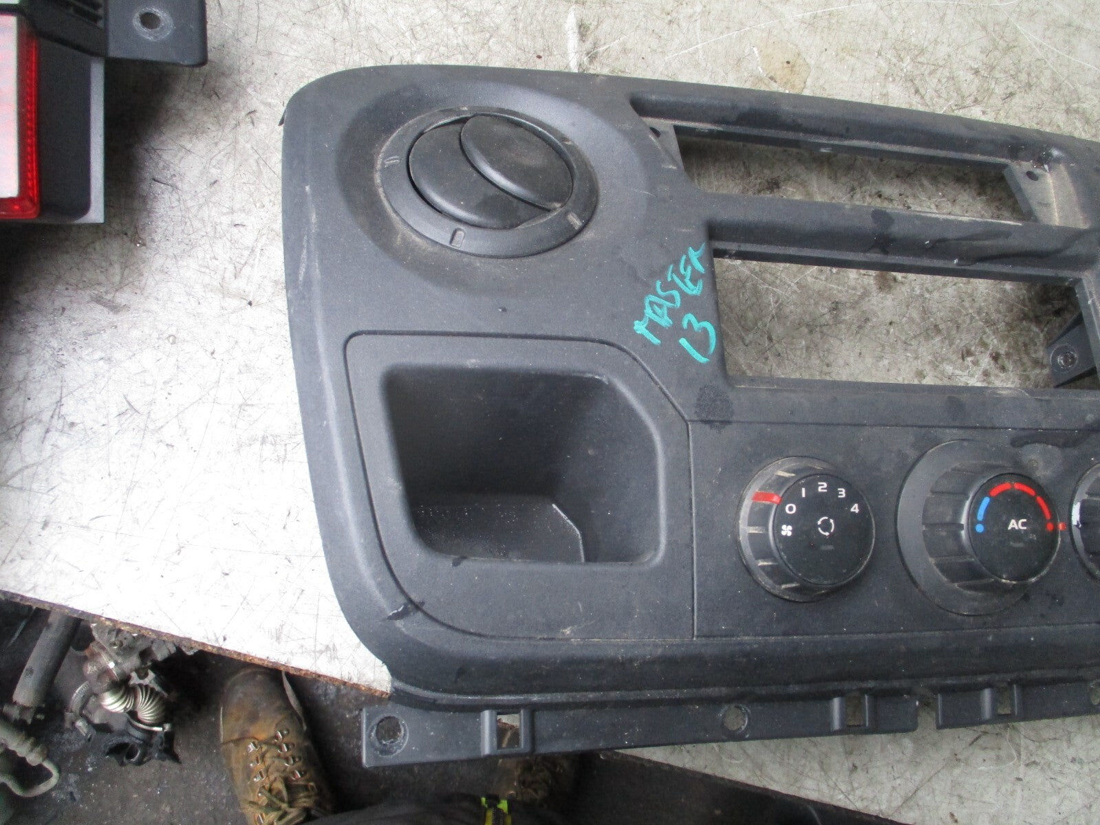 2013 RENAULT MASTER MK3 AC HEATER CONTROL WITH TRIM 275100013R