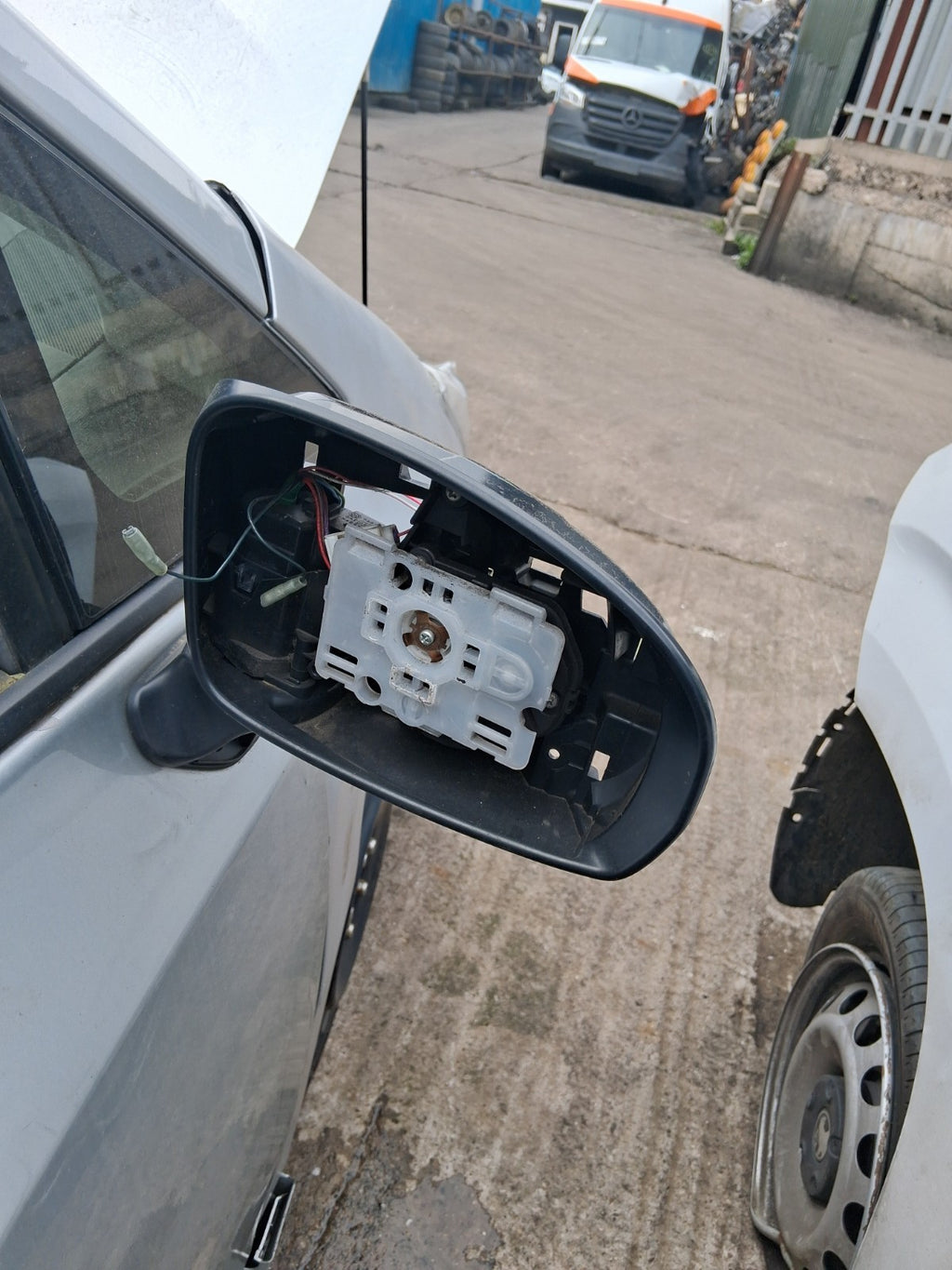 2018 TOYOTA PRIUS V PLUS XW40 OSF DRIVER SIDE FRONT RIGHT WING MIRROR DAMAGED