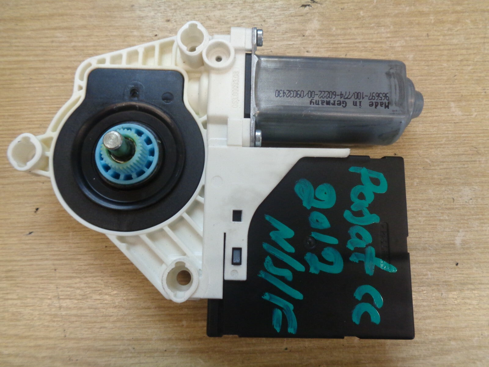 VW VOLKSWAGEN 2012 PASSAT CC FRONT PASSENGER SIDE WINDOW MOTOR 3C8959702