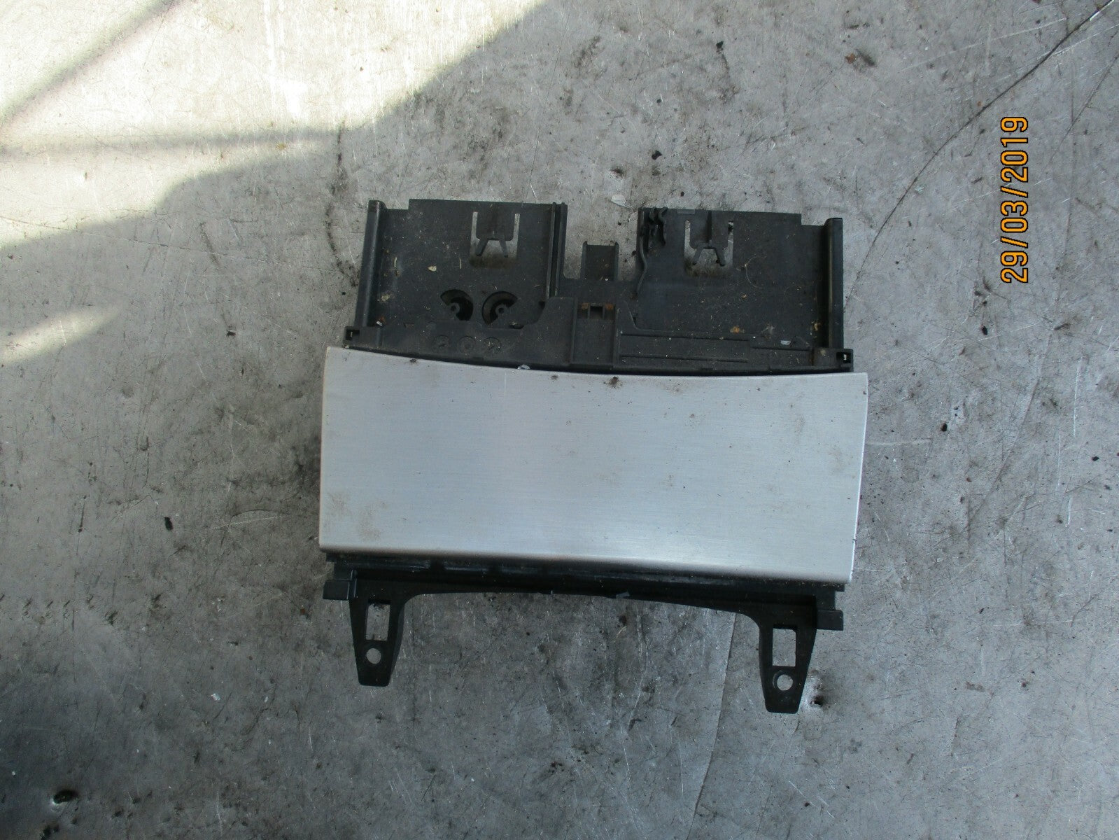 MERCEDES C CLASS W204 CENTRE CONSOLE FRONT ASH TRAY SILVER A2046801350