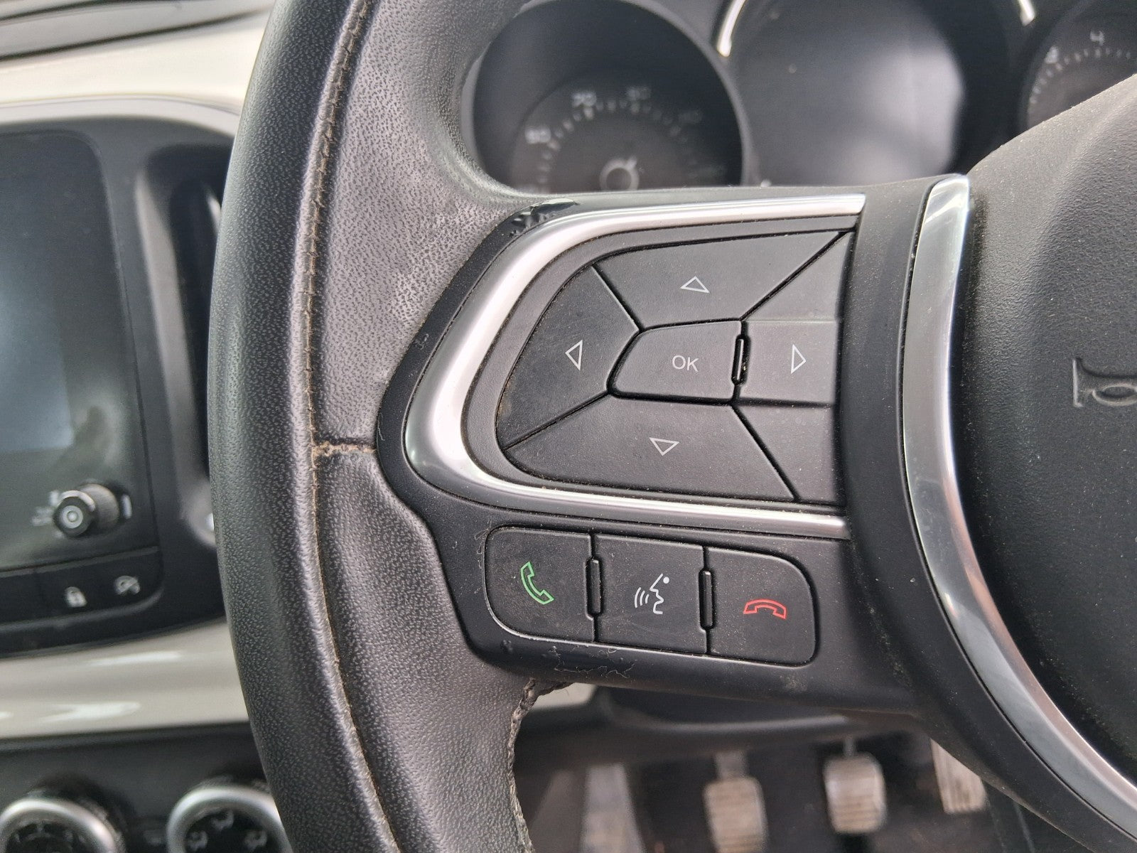 2019 FIAT 500L HATCH 3 SPOKE MULRIFUNCTION LEATHER STEERING WHEEL NO AIRBAG