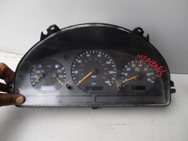 MERCEDES BENZ ML W163 2000 PETROL SPEEDO SPEEDOMETER CLUSTER A1635400811