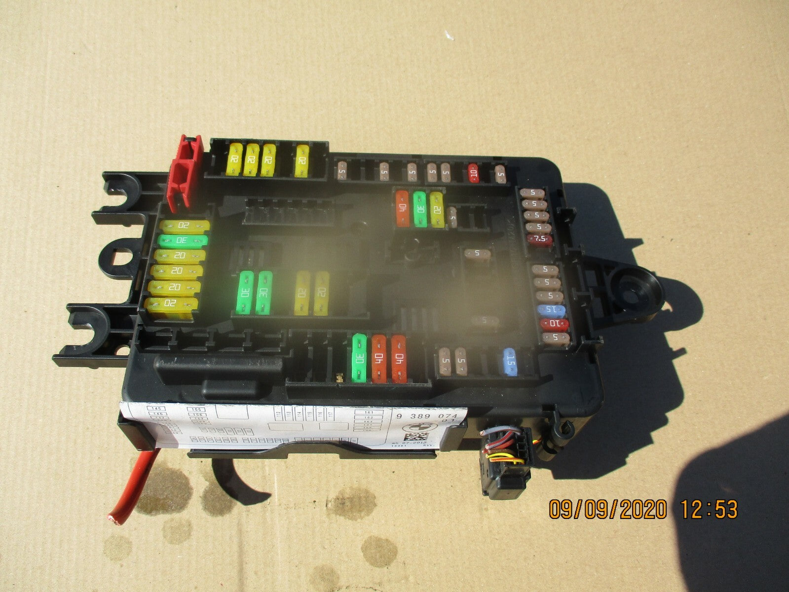 BMW 1 SERIES 116D DIESEL F20 F21 2018 REAR BACK FUSE BOX FUSEBOX 9389070 01
