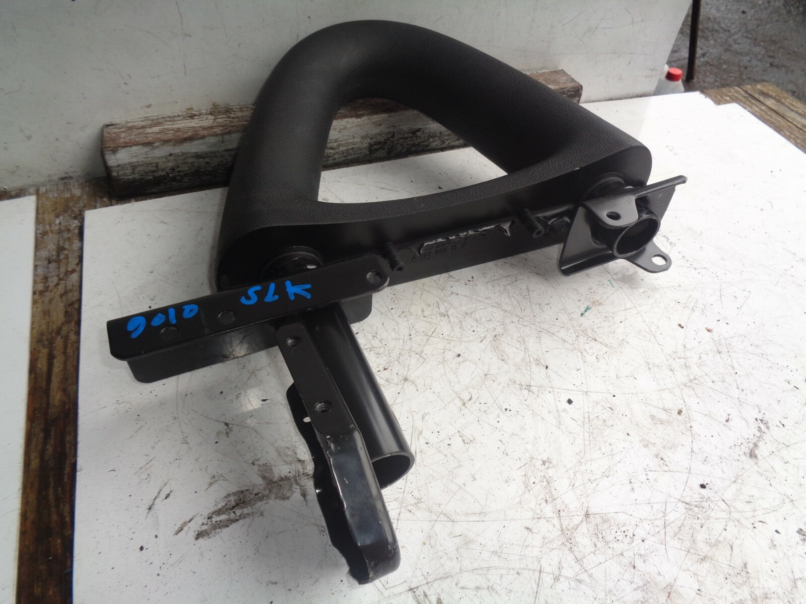 MERCEDES BENZ SLK 2010 CONVERTIBLE PAIR OF HEAD REST ROLL OVER BAR a1718601332