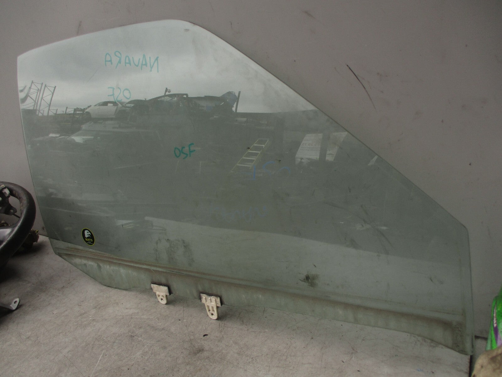 2002 NISSAN NAVARA D22 OSF DRIVER SIDE FRONT RIGHT WINDOW GLASS