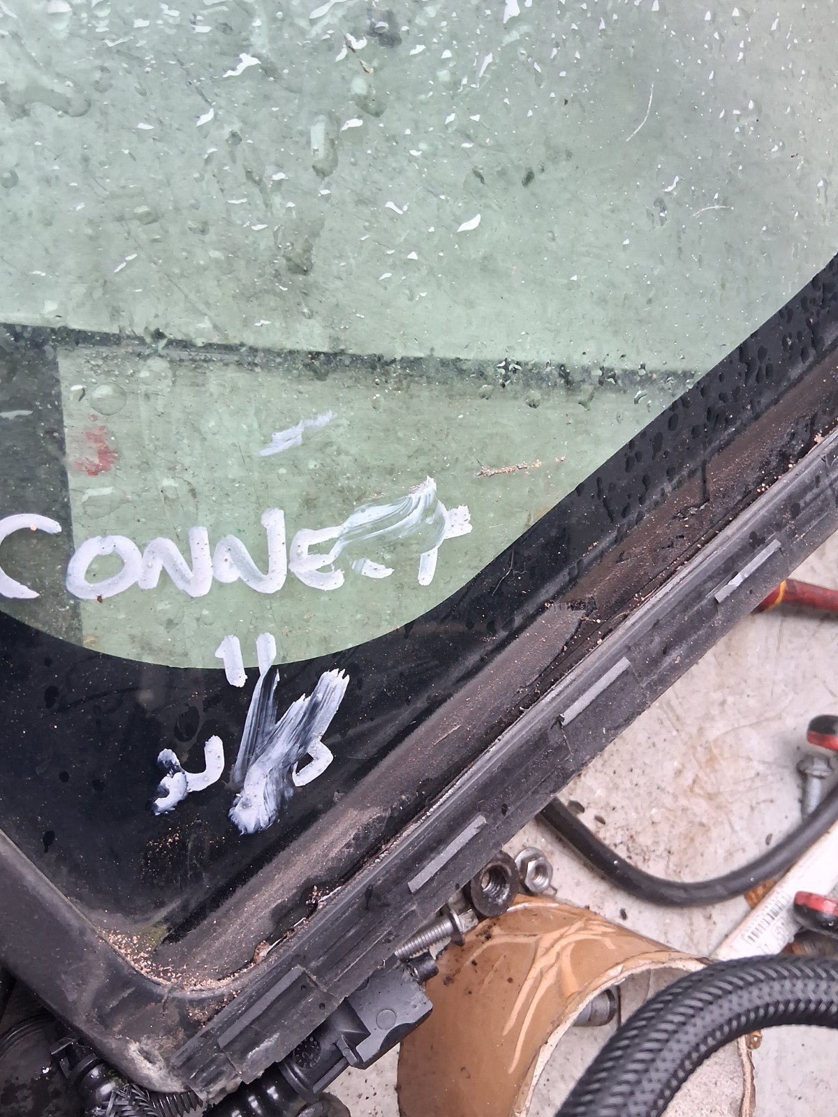 2011 FORD CONNECT DOOR QUARTER WINDOW GLASS 43R-00097