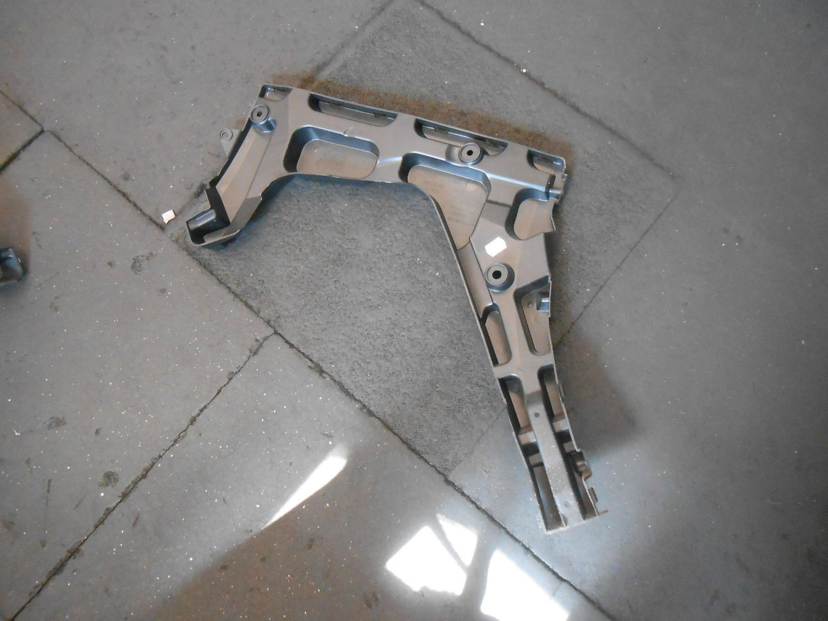 SEAT LEON ST 5F8 (MK3) 2018 NSR PASSENGER REAR BUMPER MOUNT 5F9807375B
