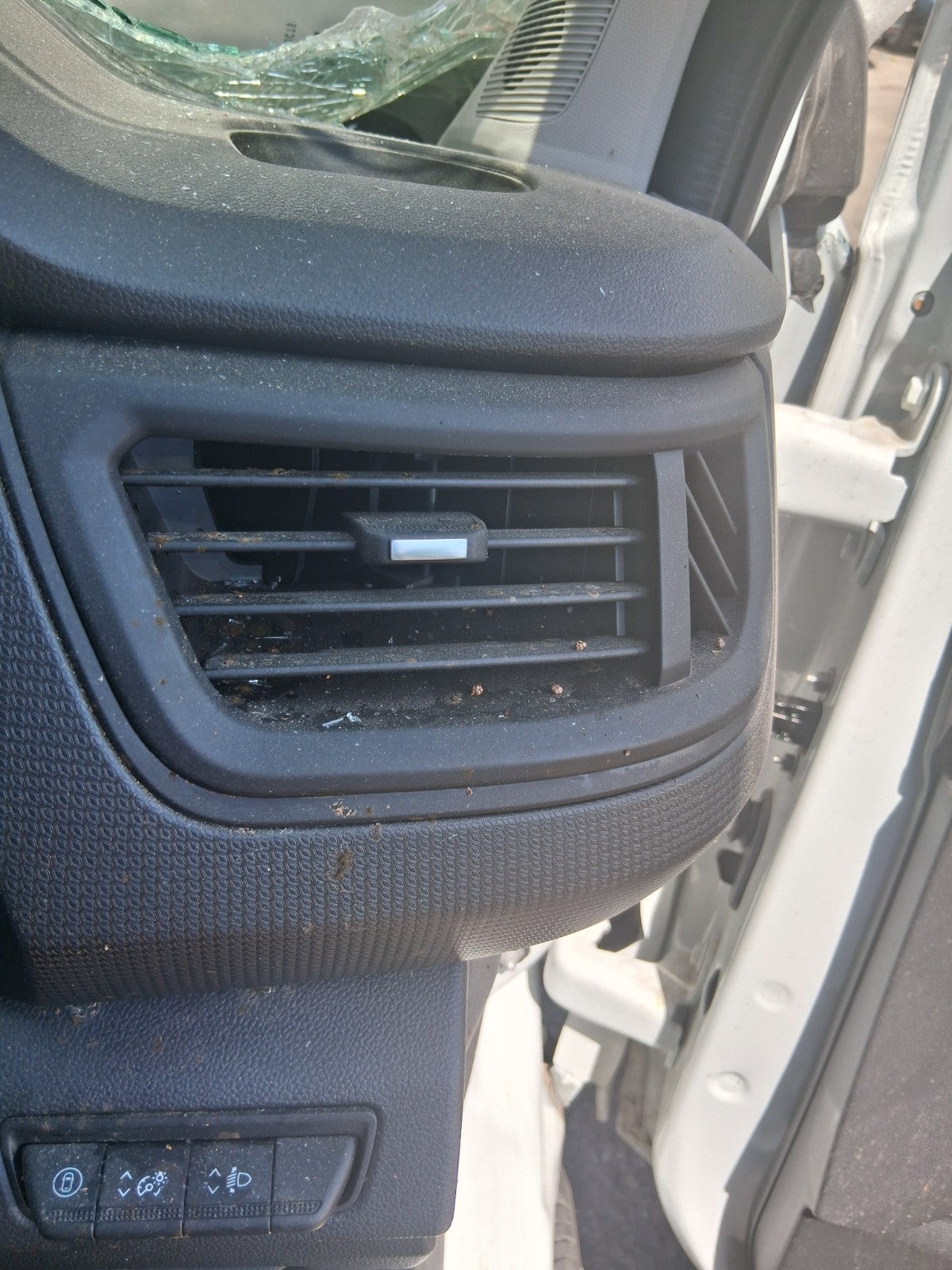 2025 RENAULT TRAFIC X82 MK3 OSF DRIVER SIDE FRONT RIGHT AIR VENT