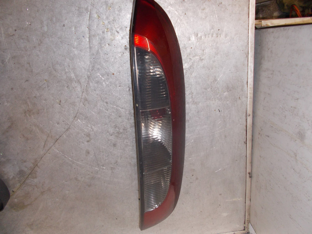VAUXHALL CORSA C 2002 OSR DRIVER SIDE REAR LIGHT TAIL LIGHT 09114337