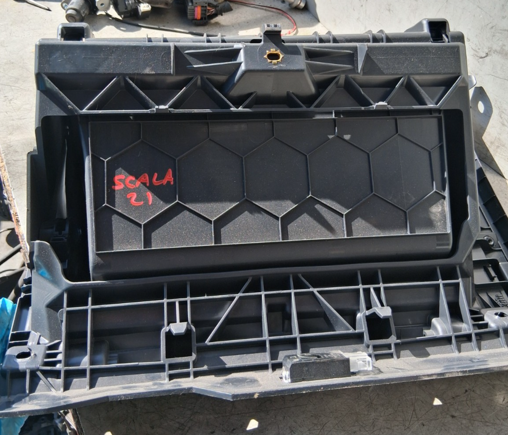 2021 SKODA SCALA GLOVEBOX