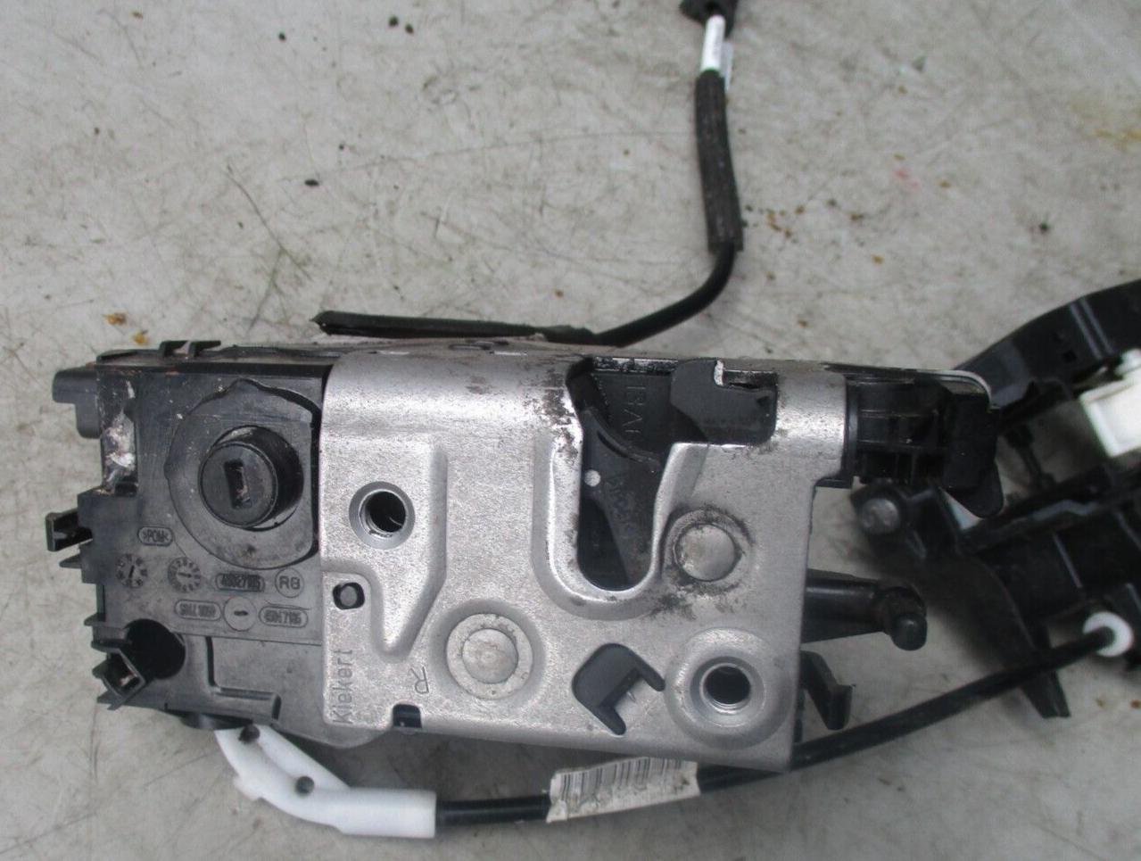 2013 PEUGEOT 208 OSR DRIVER SIDE REAR DOOR LOCK CATCH WITH HANDLE 9812501380