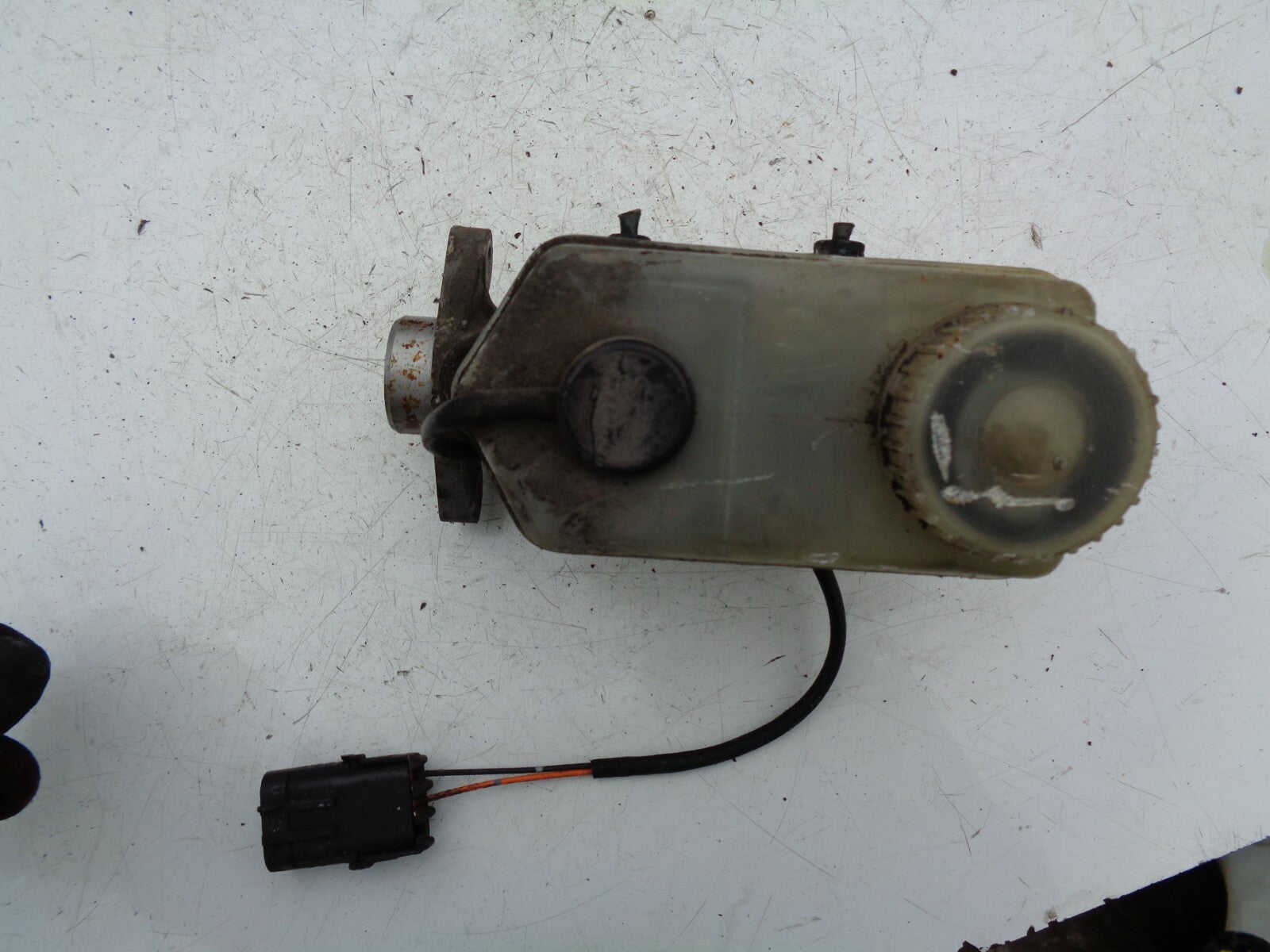 VAUXHALL VECTRA A 1995 BRAKE MASTER CYLINDER FLUID RESERVOIR TANK 2383FBB