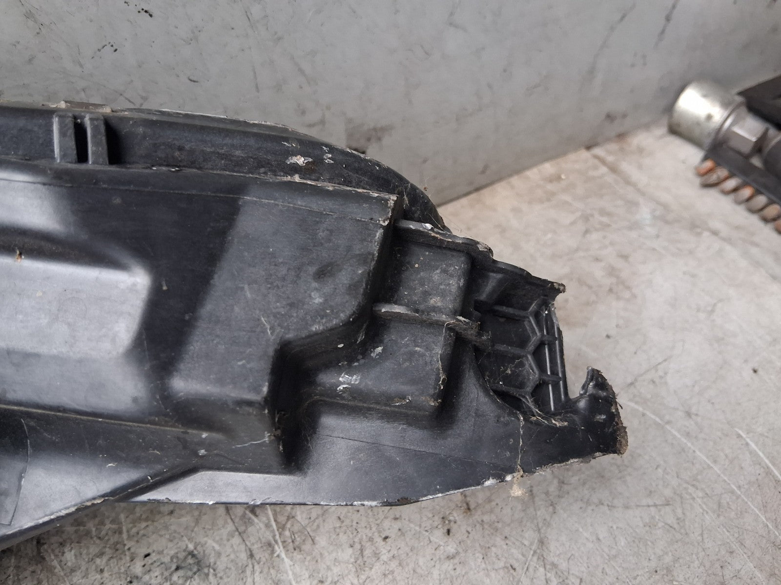 2012 PEUGEOT 208 NSF PASSENGER SIDE FRONT LEFT HEADLIGHT 9802221980