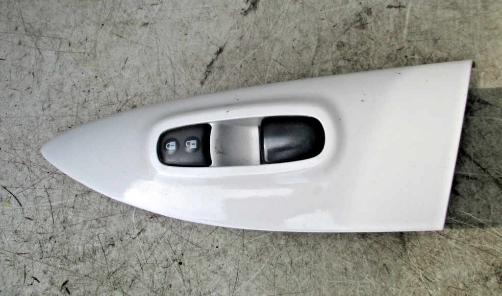 NISSAN JUKE F16 2016 NSF PASSENGER SIDE LEFT DOOR FRONT WINDOW SWITCH 254111KA5A