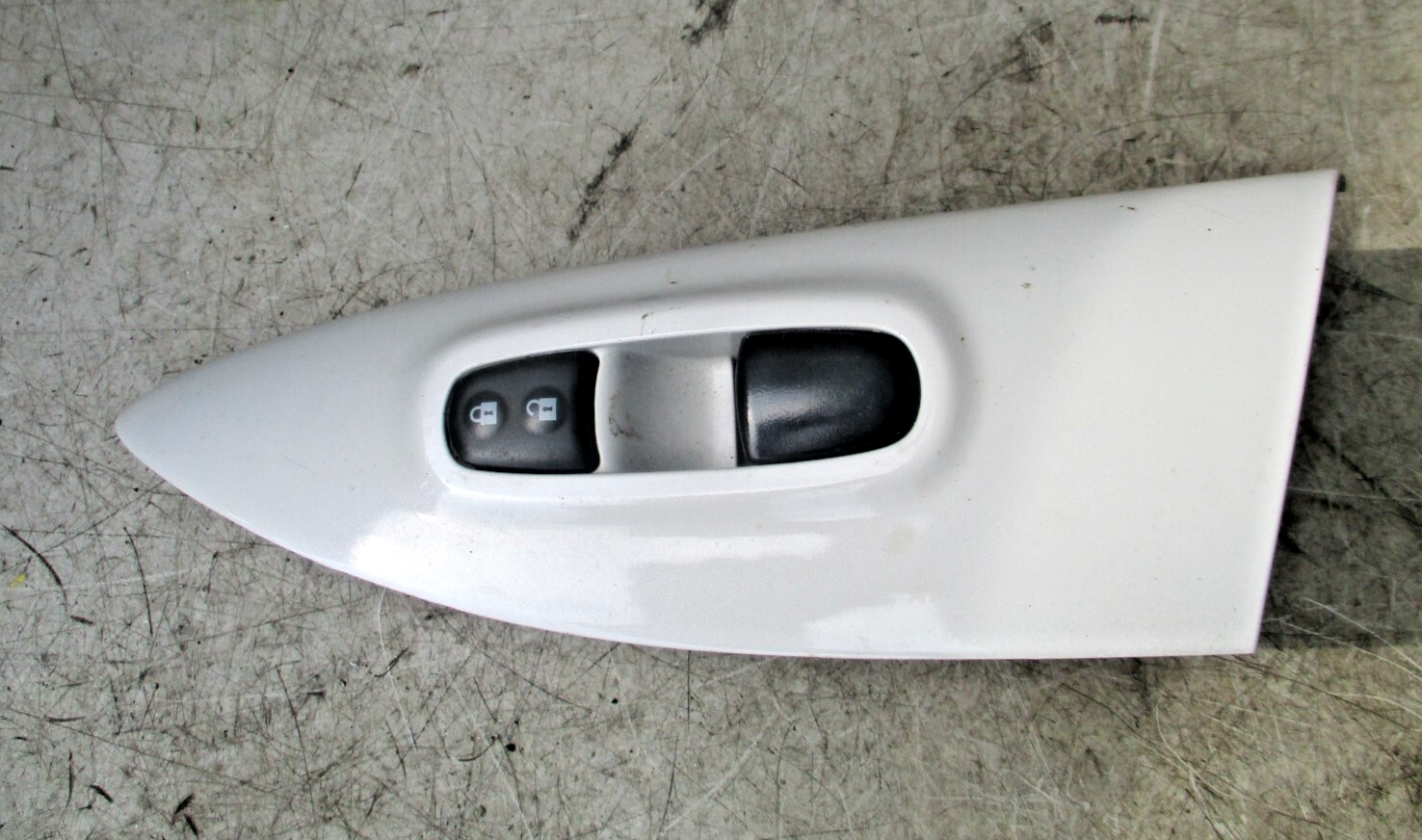 NISSAN JUKE F16 2016 NSF PASSENGER SIDE LEFT DOOR FRONT WINDOW SWITCH 254111KA5A