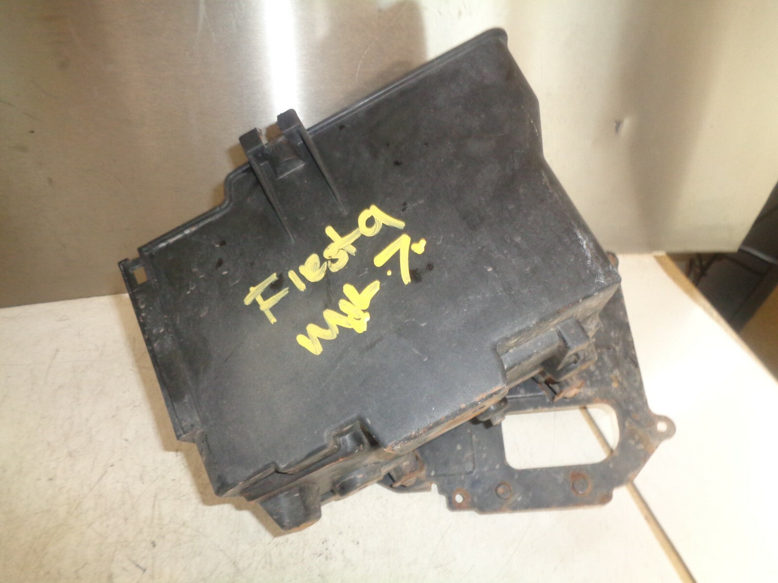 FORD FIESTA MK7 2012 PETROL BATTERY TRAY