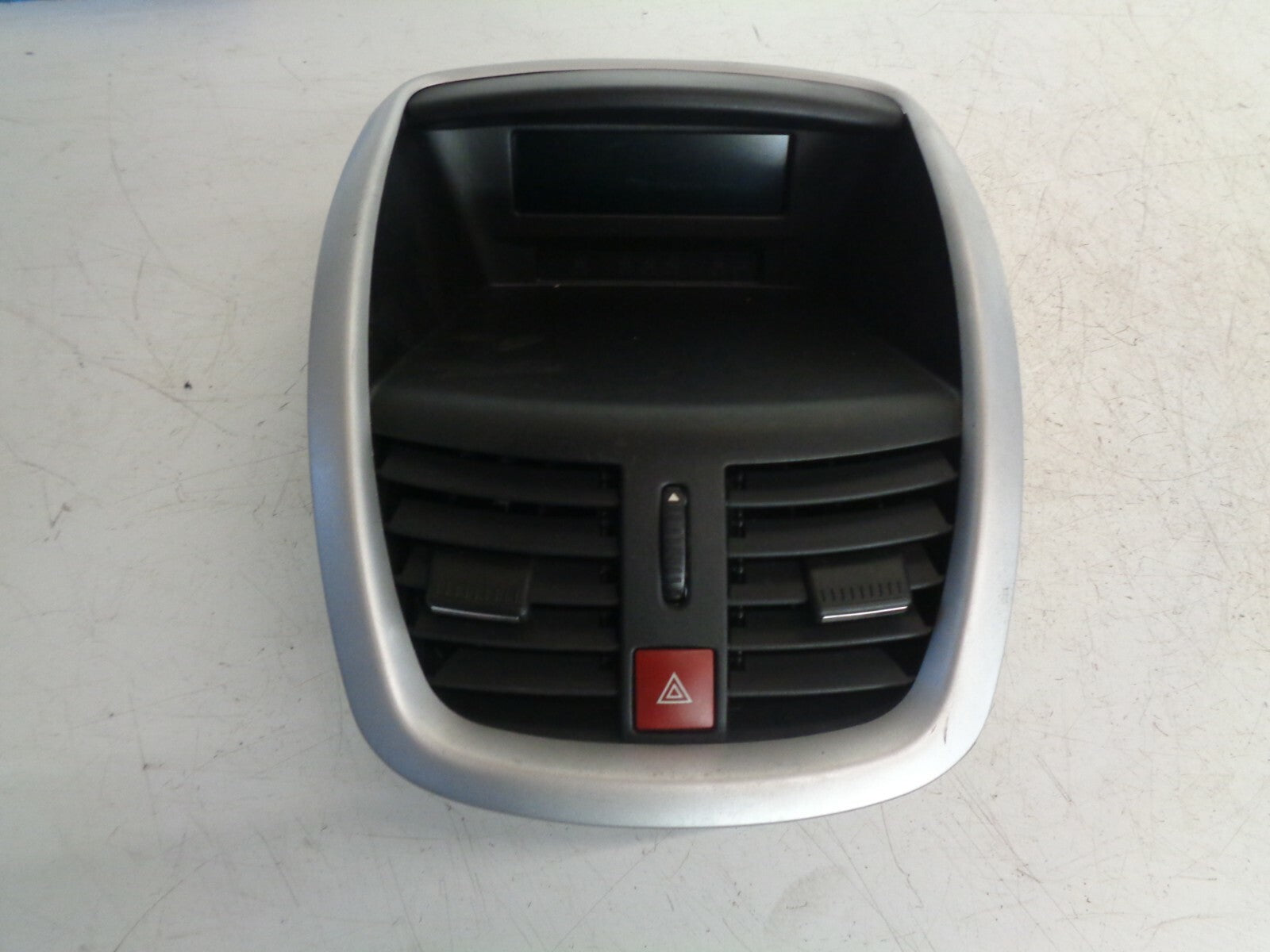 PEUGEOT 207 2006-12 CENTRE DASHBOARD & AIR VENT 96724726ZD