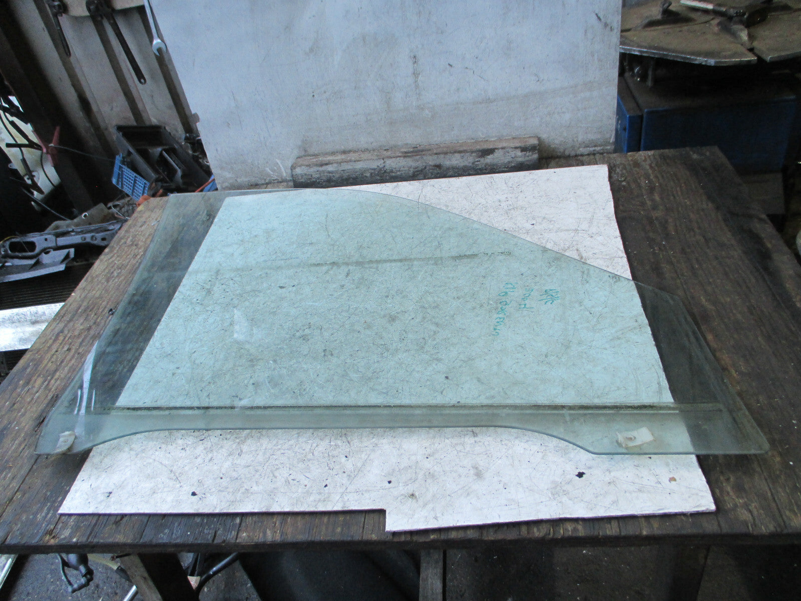 KIA SEDONA MK1 2004 OSF DRIVER SIDE FRONT DOOR WINDOW GLASS