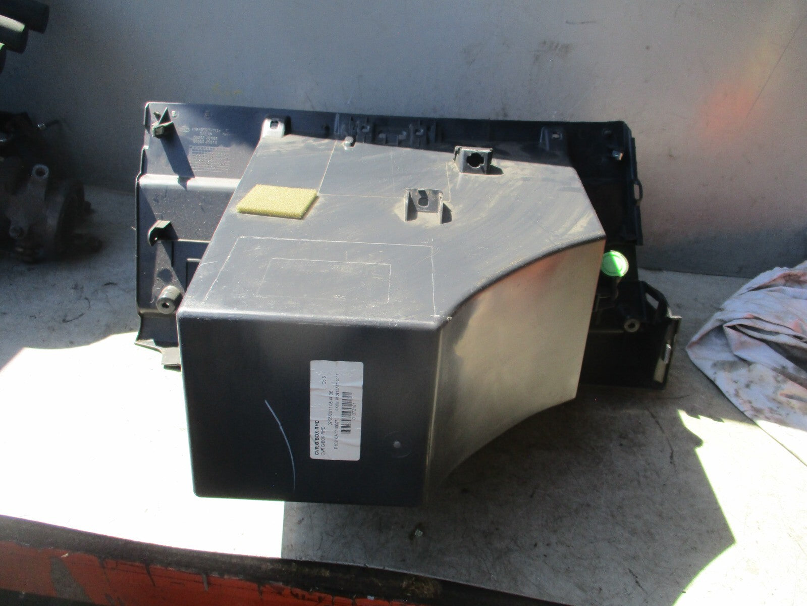 2012 NISSAN QASHQAI J10 GLOVE BOX FRONT DASHBOARD STORAGE COMPARTMENT 68520JD000