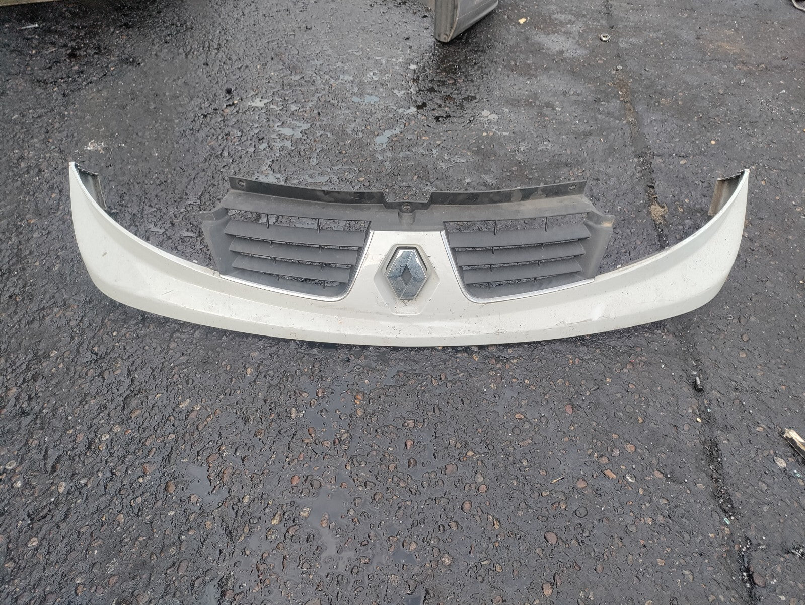 2014 VAUXHALL VIVARO MK1 FRONT GRILL