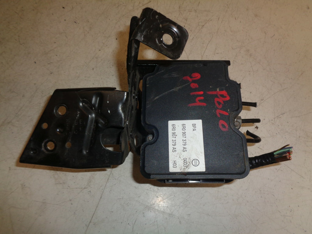 VW VOLKSWAGEN POLO 6R R LINE 2014 ABS PUMP AND MODULE 6R0907379