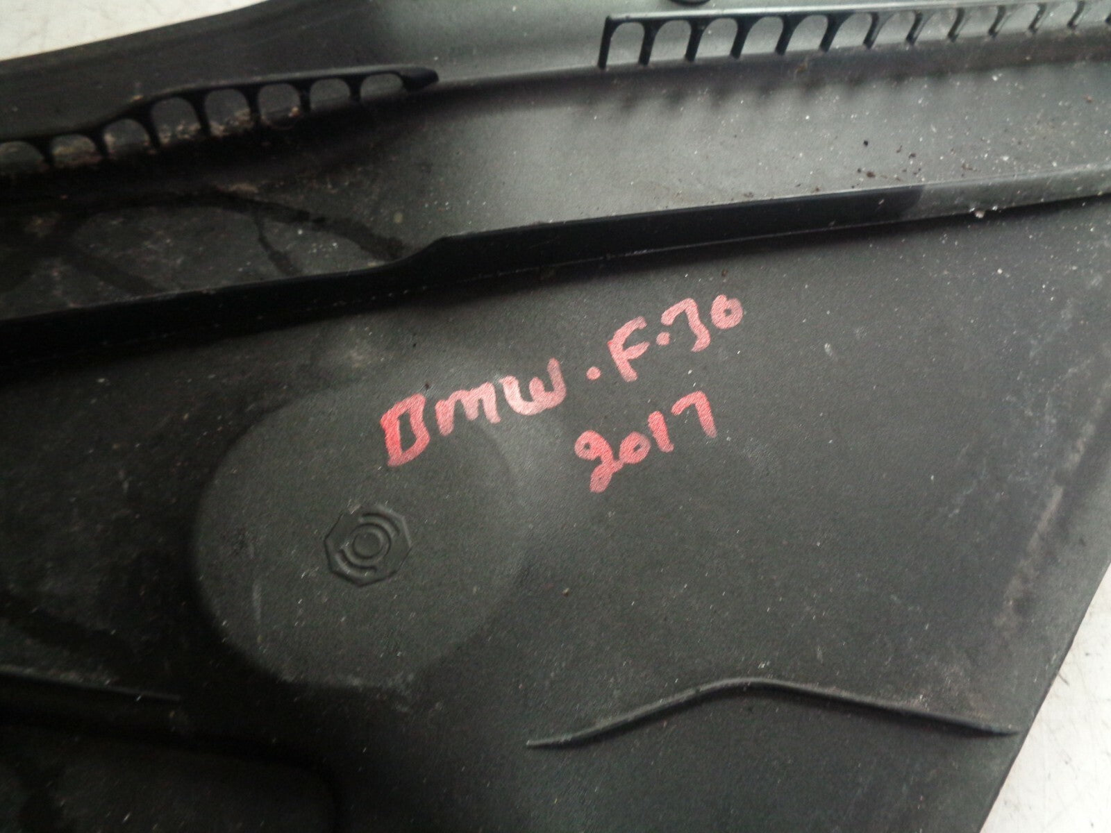 BMW 3 SERIES 2017 F30 F31 2.0 DIESEL M SPORT RIGHT UNDER BATTERY COVER 7265120