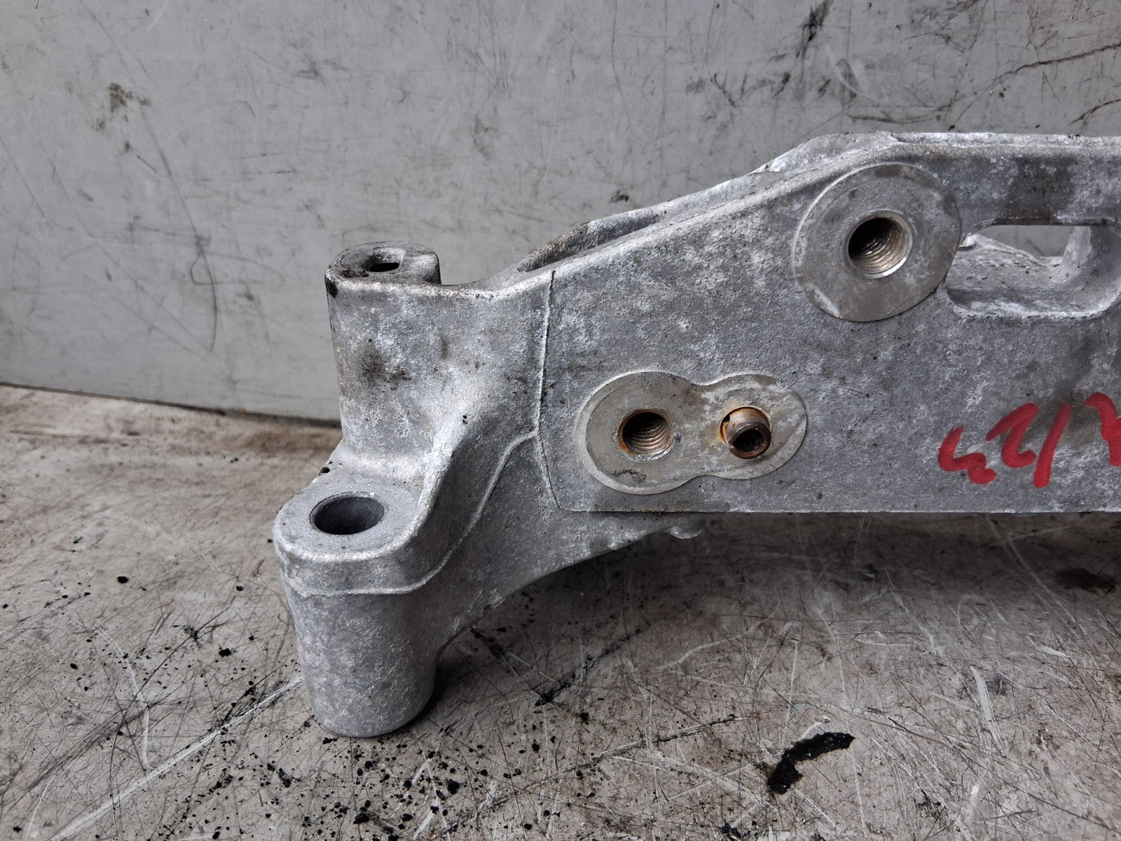 2023 CITROEN C4 MK3 1.2 PETROL ENGINE MOUNT BRACKET 9813582980