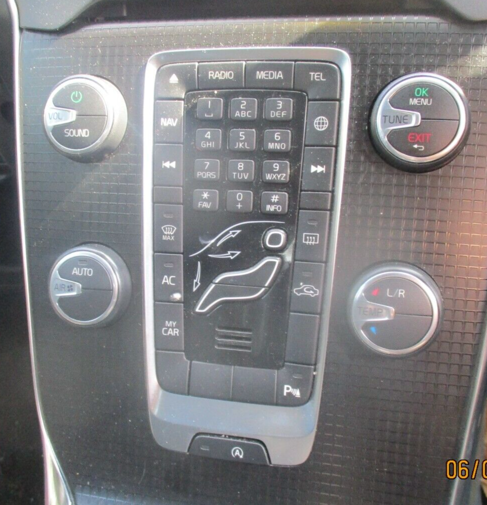 2016 VOLVO V40 R DESIGN CENTRE CONSOLE SWITCH PANEL AND CONTROLS