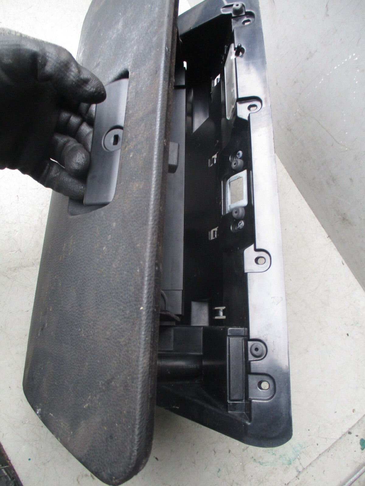 2007 BMW 3 SERIES E90 NSF PASSENGER SIDE STORAGE COMPARTMENT GLOVEBOX