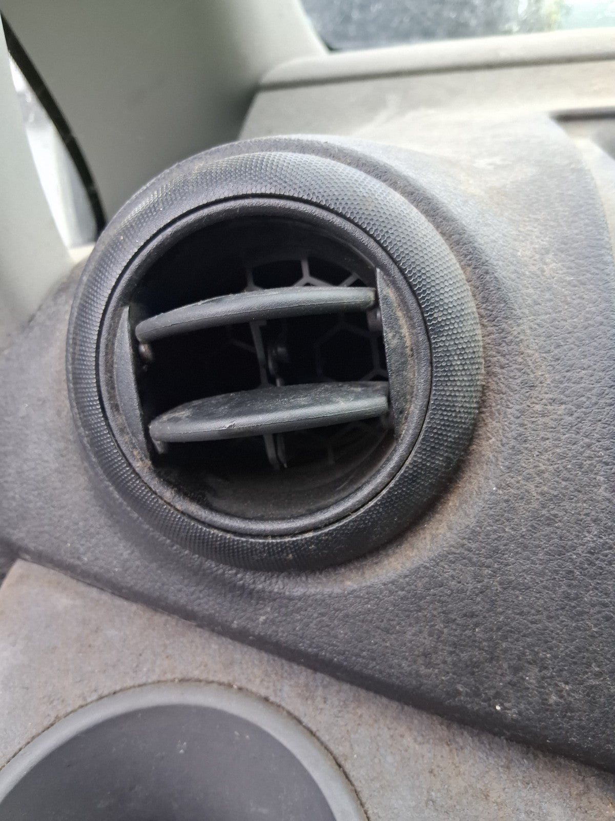 2018 NISSAN NV200 NSF PASSENGER SIDE FRONT LEFT AIR VENT