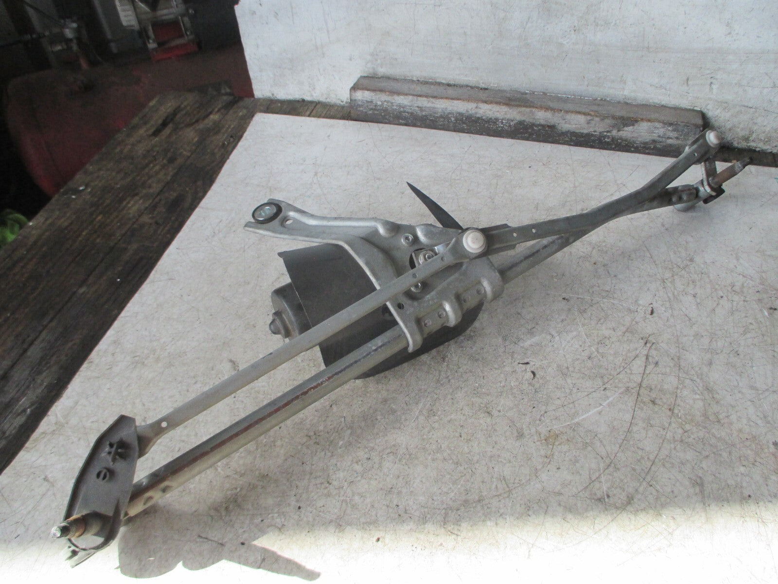 BMW MINI ONE R50 2005 FRONT WINDSCREEN WIPER MOTOR