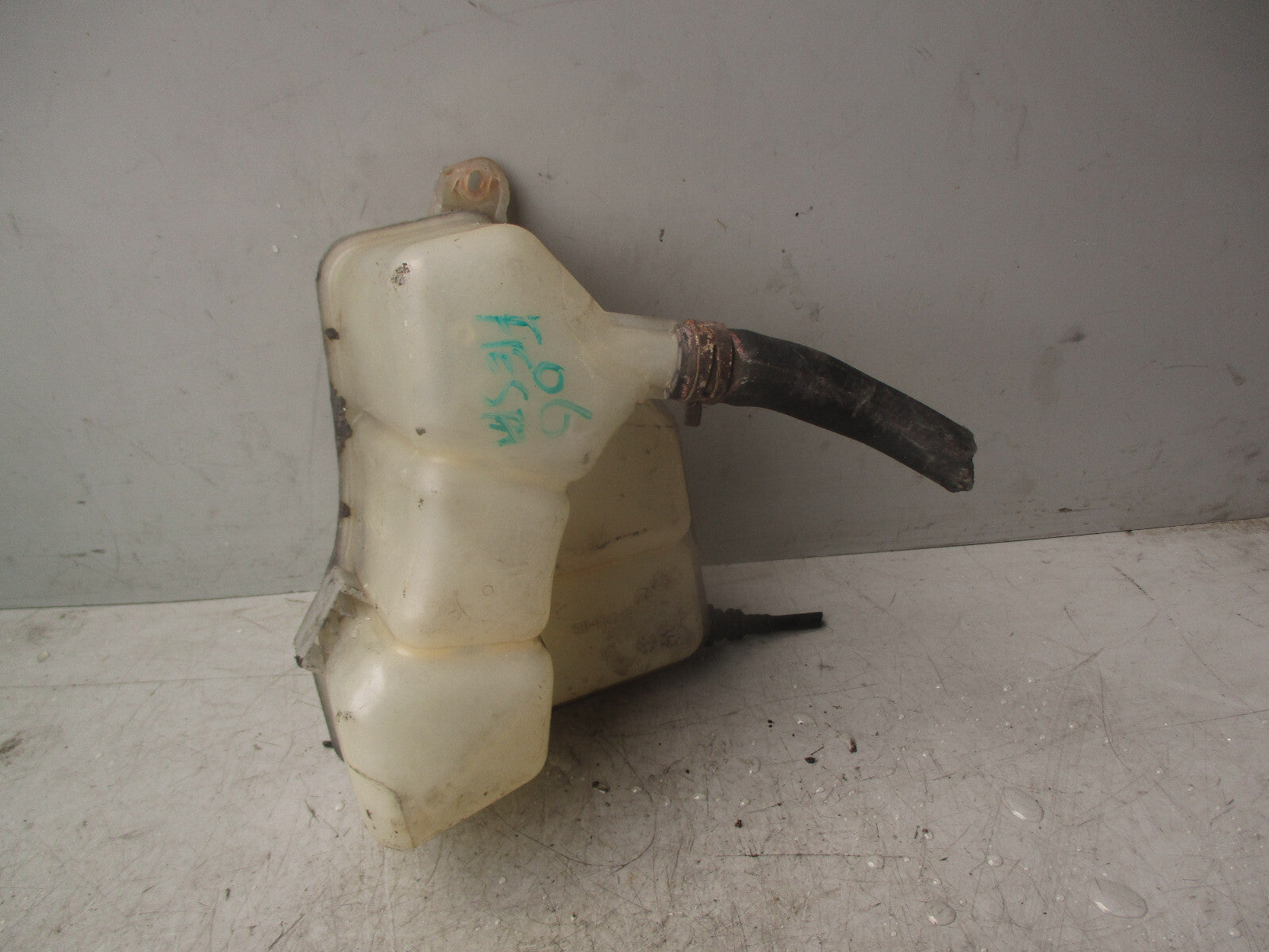 2006 FORD FIESTA RADIATOR COOLANT EXPANSION HEADER TANK & CAP 2S6H8K218