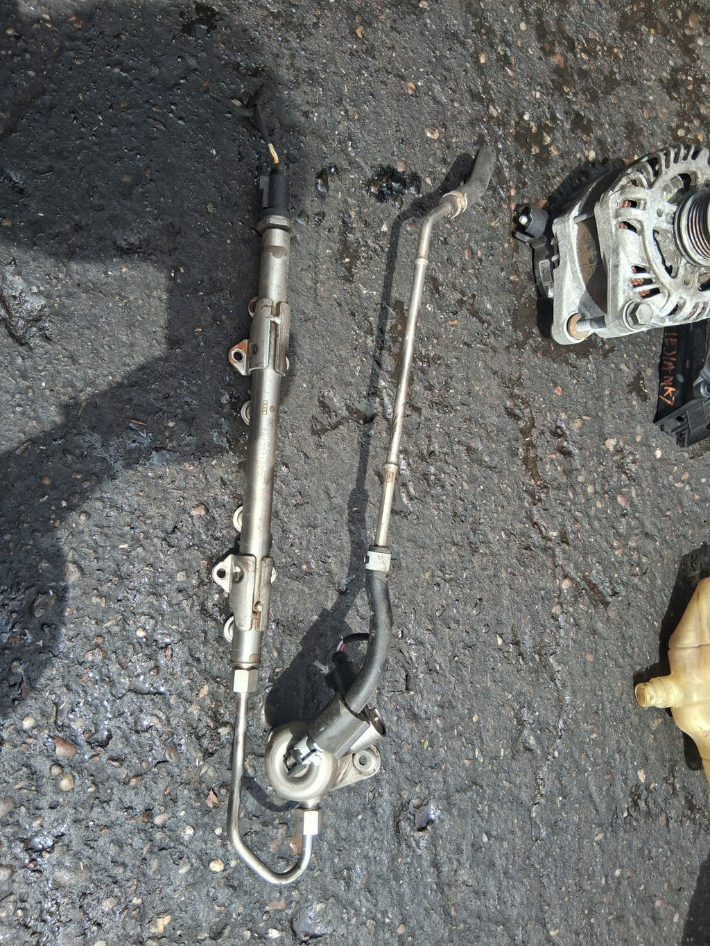 2016 VW VOLKSWAGEN GOLF MK7 1.4 PETROL FUEL RAIL AND PUMP 04E133320D
