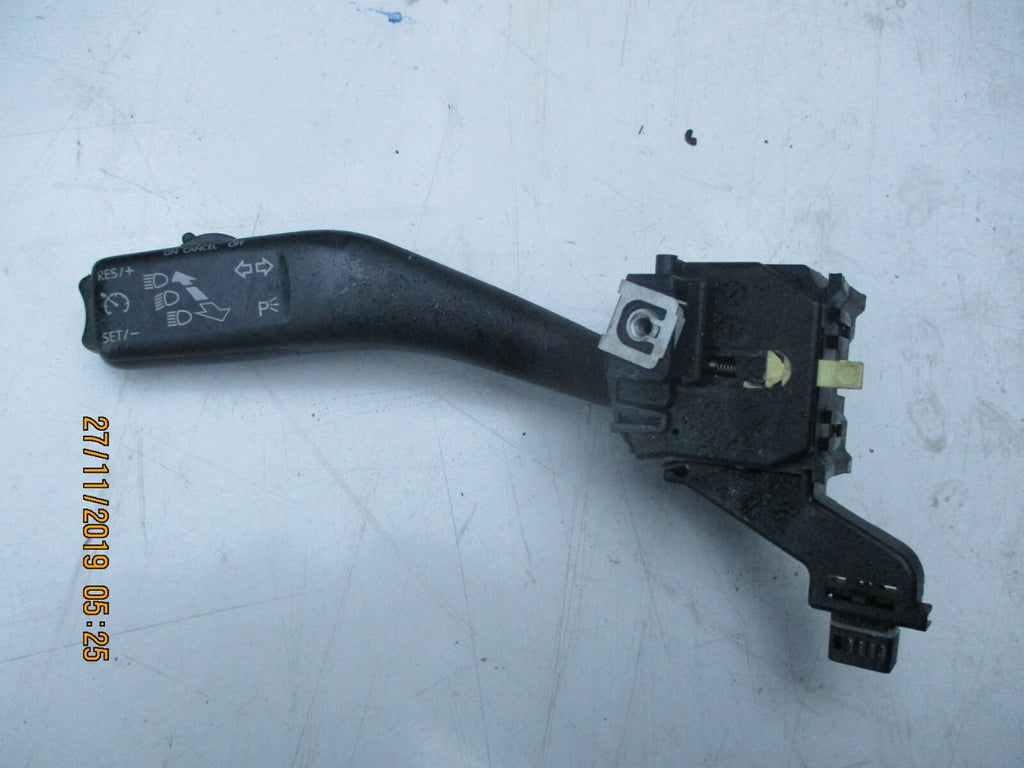 VOLKSWAGEN TOURAN 2010 INDICATOR LIGHT WIPER SWITCH STALK 1K0953513G 1K0953519H