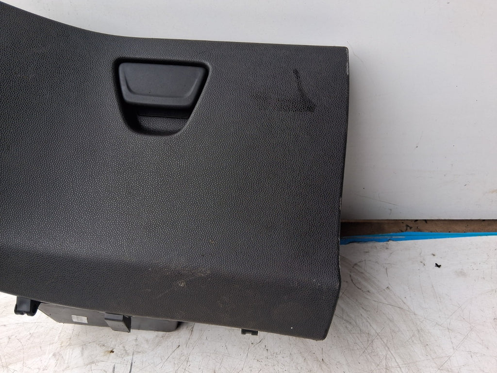 2014 FORD FIESTA MK7 FRONT DASHBOARD GLOVE BOX STORAGE COMPARTMENT BA61A06010