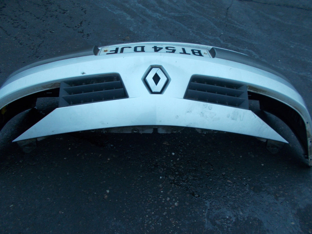 RENAULT MEGANE 2004 FRONT BUMPER LIGHT BEIGE/ SILVER 8200142000